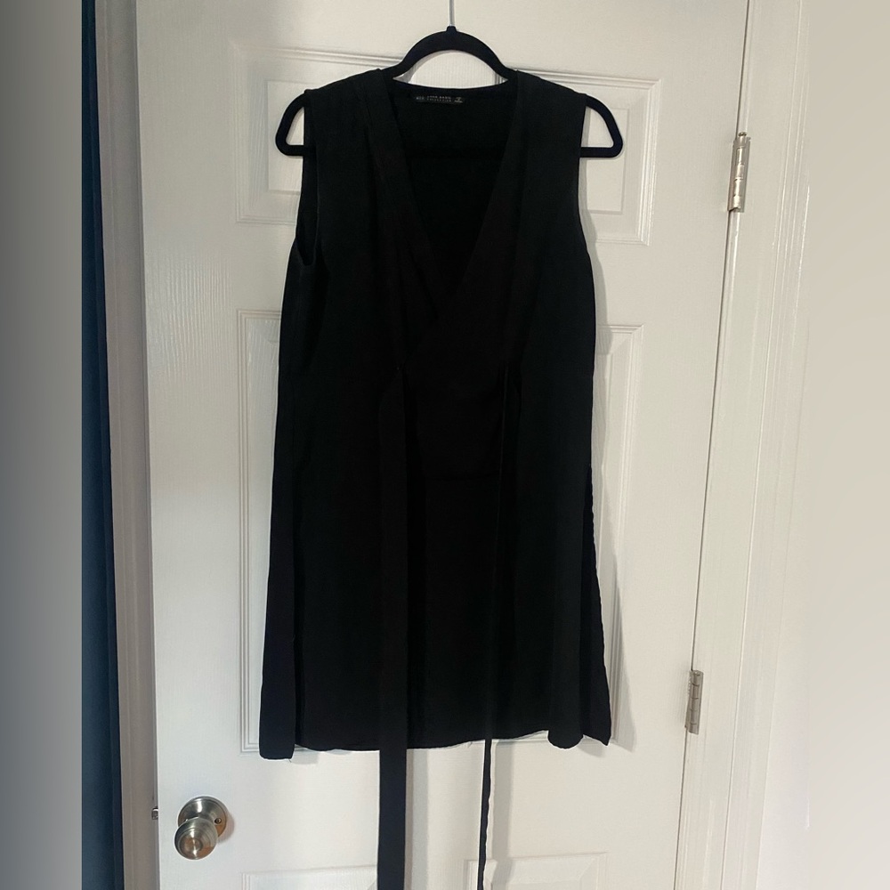 Zara Basic Collection Sleeveless Back Tie Black Top vest size s